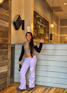 Vianca - escort in Manila Photo 3 of 5