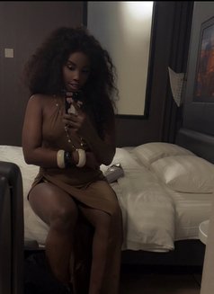 Viani - escort in Hong Kong Photo 1 of 4