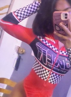 Vianna - Transsexual escort in Manila Photo 4 of 6