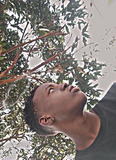 Vic - Acompañantes masculino in Kampala Photo 2 of 2