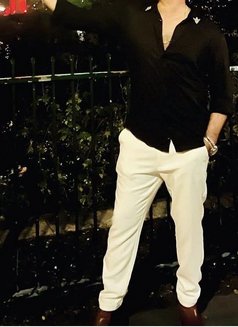 Vick - Male escort in New Delhi Photo 1 of 3