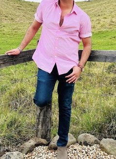 Vick - Male escort in New Delhi Photo 2 of 3