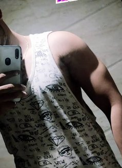 Vick Y99 - Acompañantes masculino in Mumbai Photo 1 of 5