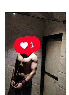 Vick Y99 - Acompañantes masculino in Mumbai Photo 4 of 5