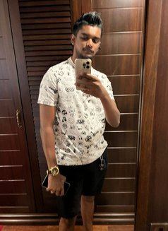 Vickey - Male escort in Gurgaon Photo 1 of 2