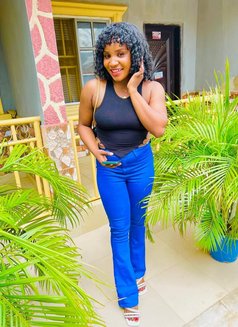 Vicky - escort in Şalālah Photo 1 of 4