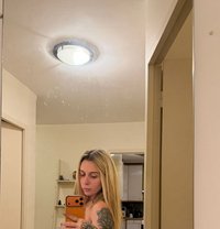 Vicky - escort in Paris