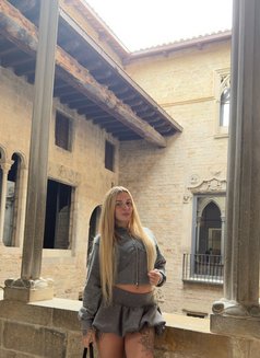 Vicky - puta in Paris Photo 4 of 5