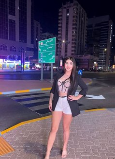 Vicky - puta in Dubai Photo 7 of 18