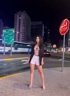 Vicky - puta in Dubai Photo 8 of 18