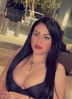 Vicky - escort in Abu Dhabi Photo 2 of 3
