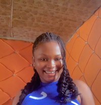 Vicky - escort in Guangzhou Photo 2 of 3