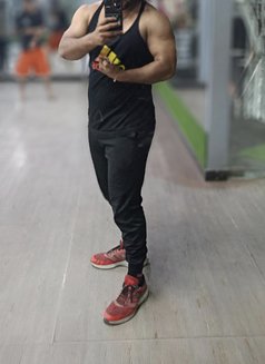 Vicky for Females and Couples - Acompañantes masculino in New Delhi Photo 5 of 6