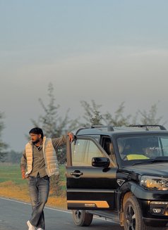 Vicky - Male escort in Jaipur Photo 1 of 3