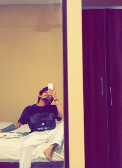 Vicky - Acompañantes masculino in Pune Photo 3 of 3