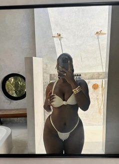 Vicky - escort in Accra Photo 1 of 3