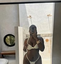 Vicky - escort in Accra