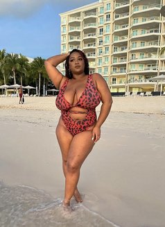 Vicky - escort in Riyadh Photo 1 of 3