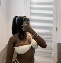 Vicky - escort in Abidjan Photo 5 of 5