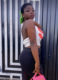Vicky - puta in Accra Photo 1 of 2