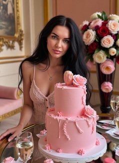 Vicky - escort in Dubai Photo 7 of 7