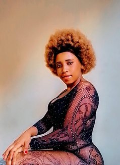 Vicky - escort in Beirut Photo 3 of 6