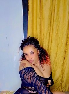 Vicky - escort in Beirut Photo 4 of 6