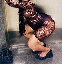 Vicky - puta in Zanzibar