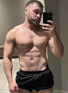 Victor Ferraz - Acompañantes masculino in Dubai Photo 2 of 4