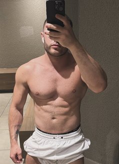 Victor Ferraz - Acompañantes masculino in Dubai Photo 3 of 4