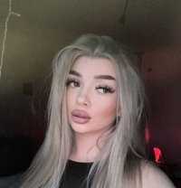 Victoria - puta in Dubai