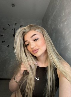 Victoria - puta in Dubai Photo 4 of 7