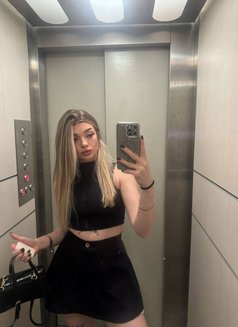 Victoria - puta in Dubai Photo 5 of 7