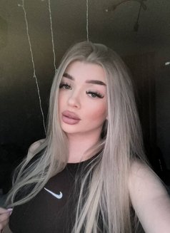 Victoria - puta in Dubai Photo 7 of 7