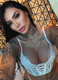 Victoria - escort in Dubai Photo 4 of 12