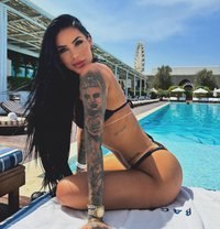 Victoria - escort in Dubai Photo 5 of 12