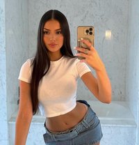 Victoria - escort in Hong Kong