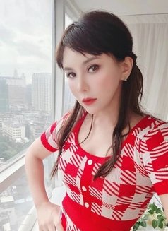 Vicky - escort in Shanghai Photo 2 of 6