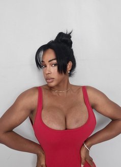 Victoria Hot Xxl - Acompañantes transexual in Singapore Photo 1 of 15