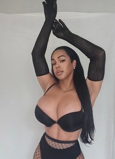 Victoria Hot Xxl - Acompañantes transexual in Singapore Photo 3 of 15