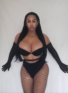 Victoria Hot Xxl - Acompañantes transexual in Singapore Photo 4 of 15