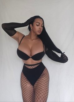Victoria Hot Xxl - Acompañantes transexual in Singapore Photo 5 of 15