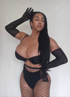 Victoria Hot Xxl - Acompañantes transexual in Singapore Photo 6 of 15