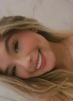 Victoria - escort in Singapore Photo 4 of 12