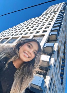 Victoria - escort in Singapore Photo 5 of 12