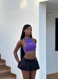 Victoria - escort in Dubai Photo 1 of 7