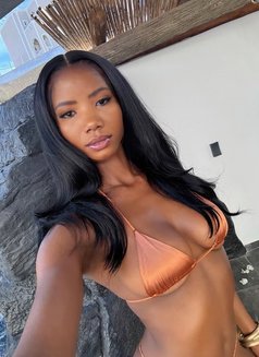 Victoria - escort in Dubai Photo 3 of 7