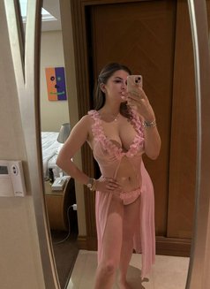 Victoria - escort in Dubai Photo 9 of 10