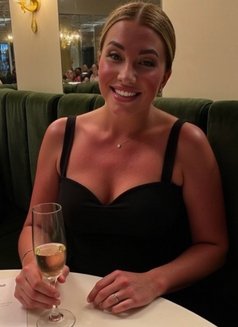 Victoria - escort in Dubai Photo 5 of 5