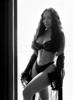 Victoria - escort in Beirut Photo 4 of 10